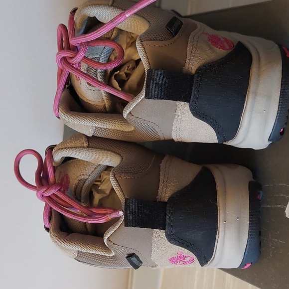 Shoes - Picture 3 of 7